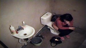 Sexy amateur fixes her make up on toilet