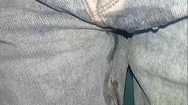 Pañal de tela orinado con pantalon jeans marca tenis y múltiples orgasmos
