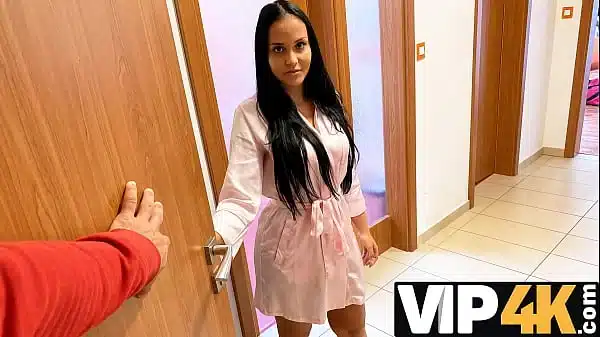 DEBT4k. Beauty seduces collector in order not to be kicked out of apartment