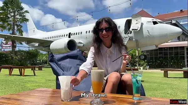 I asked a stranger to take a photo of me on the beach and he fucked me in hotel and came on my face – Cumwalk