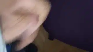 Pau peludo batendo uma punheta gostosa no trabalho