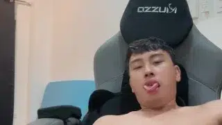 Bored kaya nagjakol na lang.