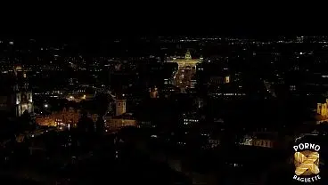 Bunny, belle coquine, s’adonne au sexe lesbian