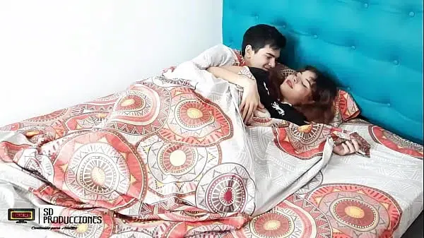 Compartiendo habitación con mi hermanastro el cachondo  me folla el coño