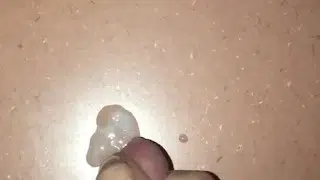 Je mange mon sperme, un délice … n’hésiter pas a me dire ce que vous voulez d’autres