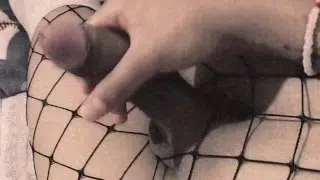 Linda femboy en medias se masturba hasta venirse 💦❤️