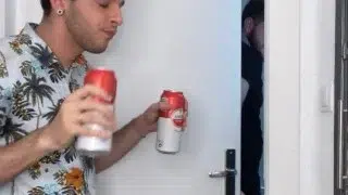 amigos follando en el baño publico