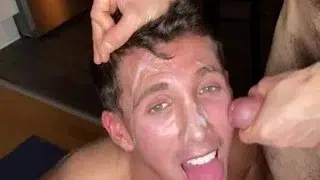 MUSCLE BOY GETTING A BIG CUMSHOT -ONLYFANS:THEGRANDE