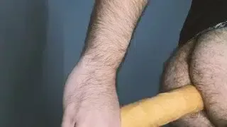 Expandiendo mi ano con dildo largo