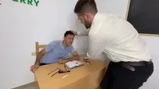 Su profesor de matemáticas se lo folla por burro